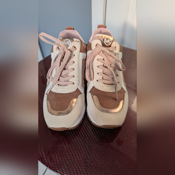 New Michael Kors Wilma Suede and Logo Trainer Size 7 Soft Pink - Picture 1 of 8